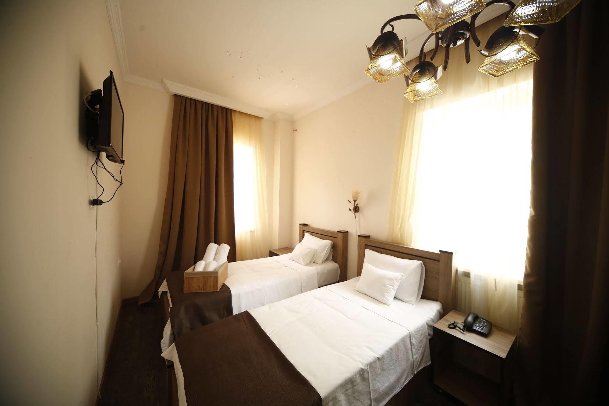 Log Inn Boutique Hotel Tbilisi Eksteriør billede