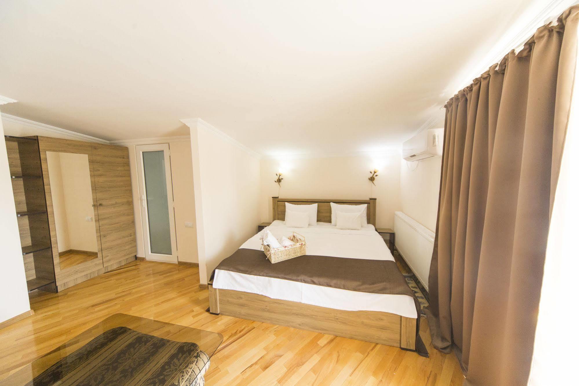 Log Inn Boutique Hotel Tbilisi Eksteriør billede