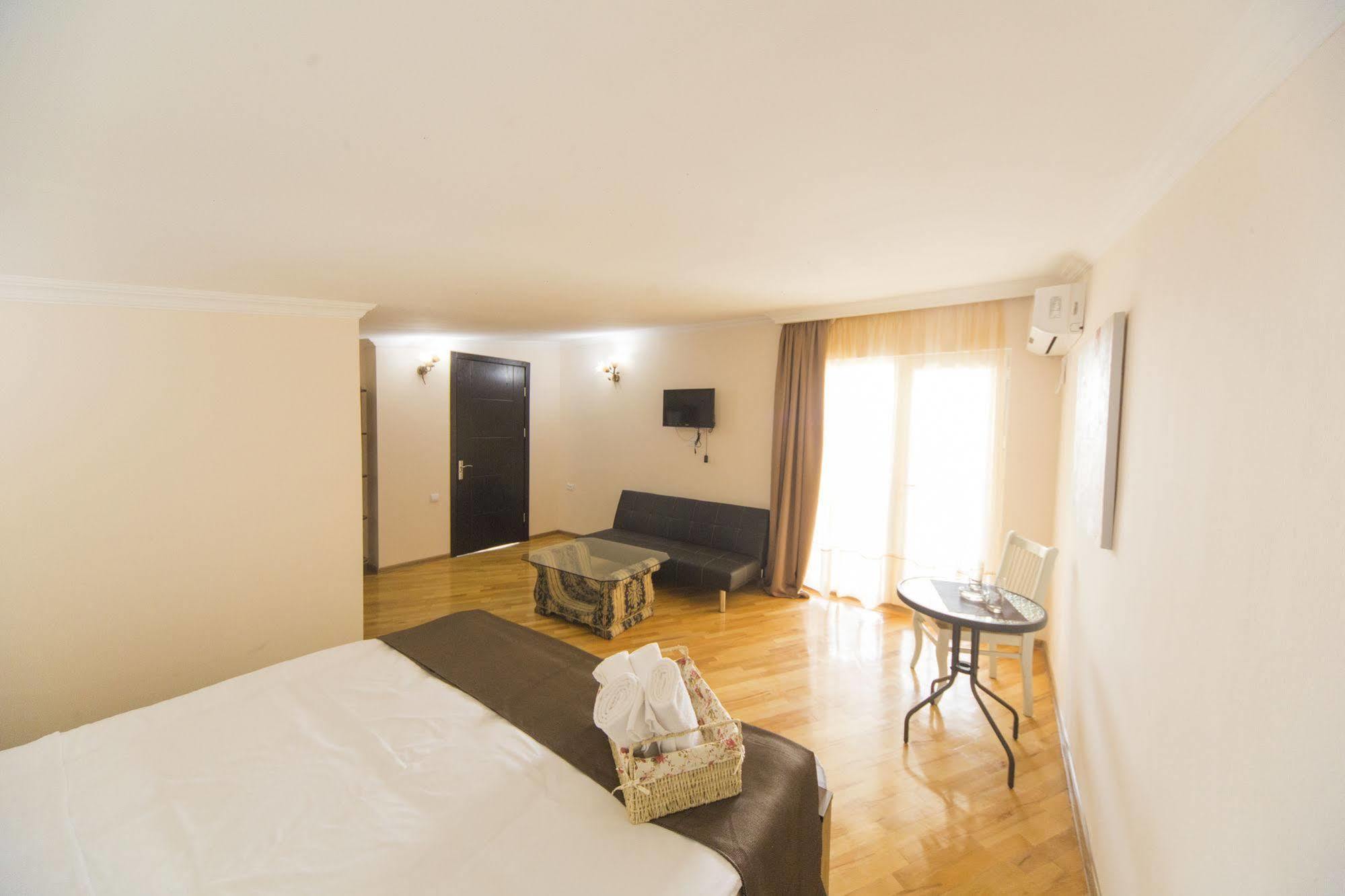 Log Inn Boutique Hotel Tbilisi Eksteriør billede
