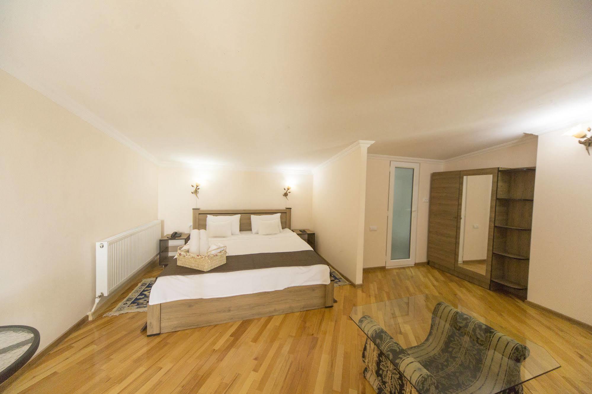 Log Inn Boutique Hotel Tbilisi Eksteriør billede