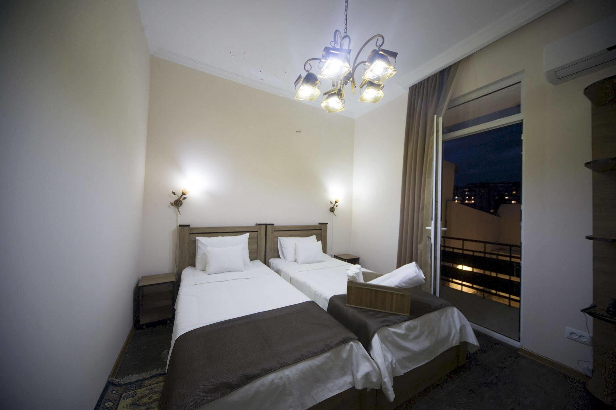 Log Inn Boutique Hotel Tbilisi Eksteriør billede